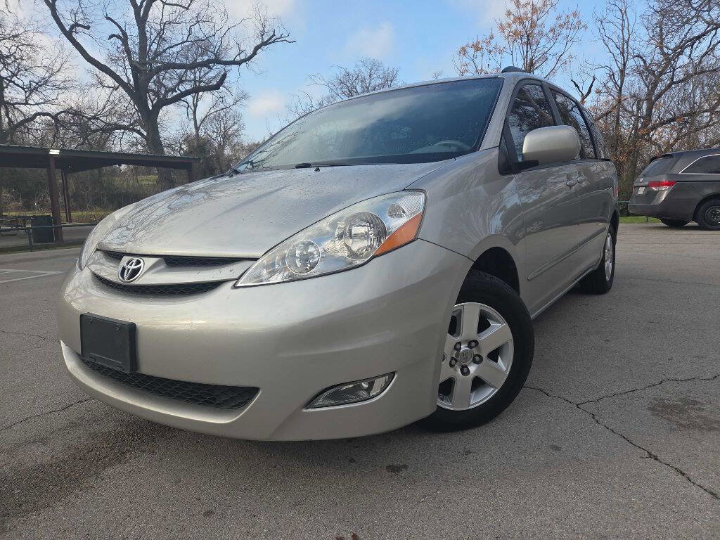 Used 2007 Toyota Sienna XLE image 1