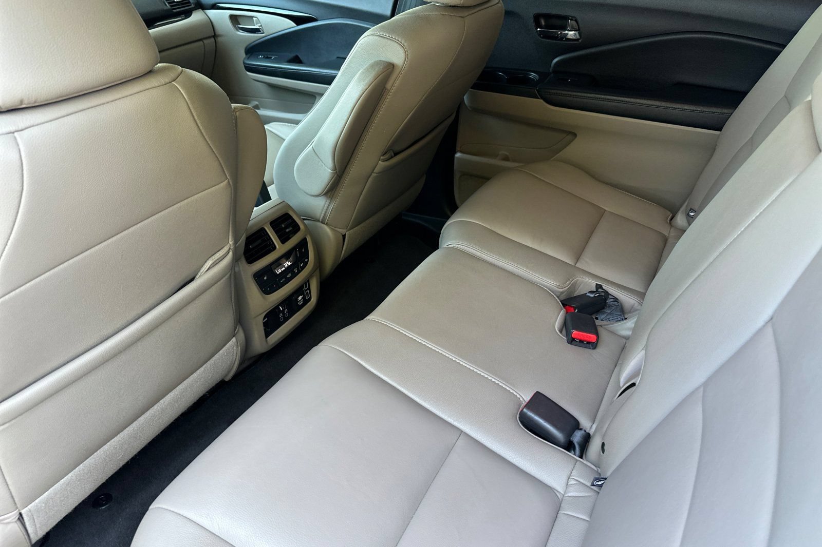 Used 2019 Honda Pilot Touring image 12