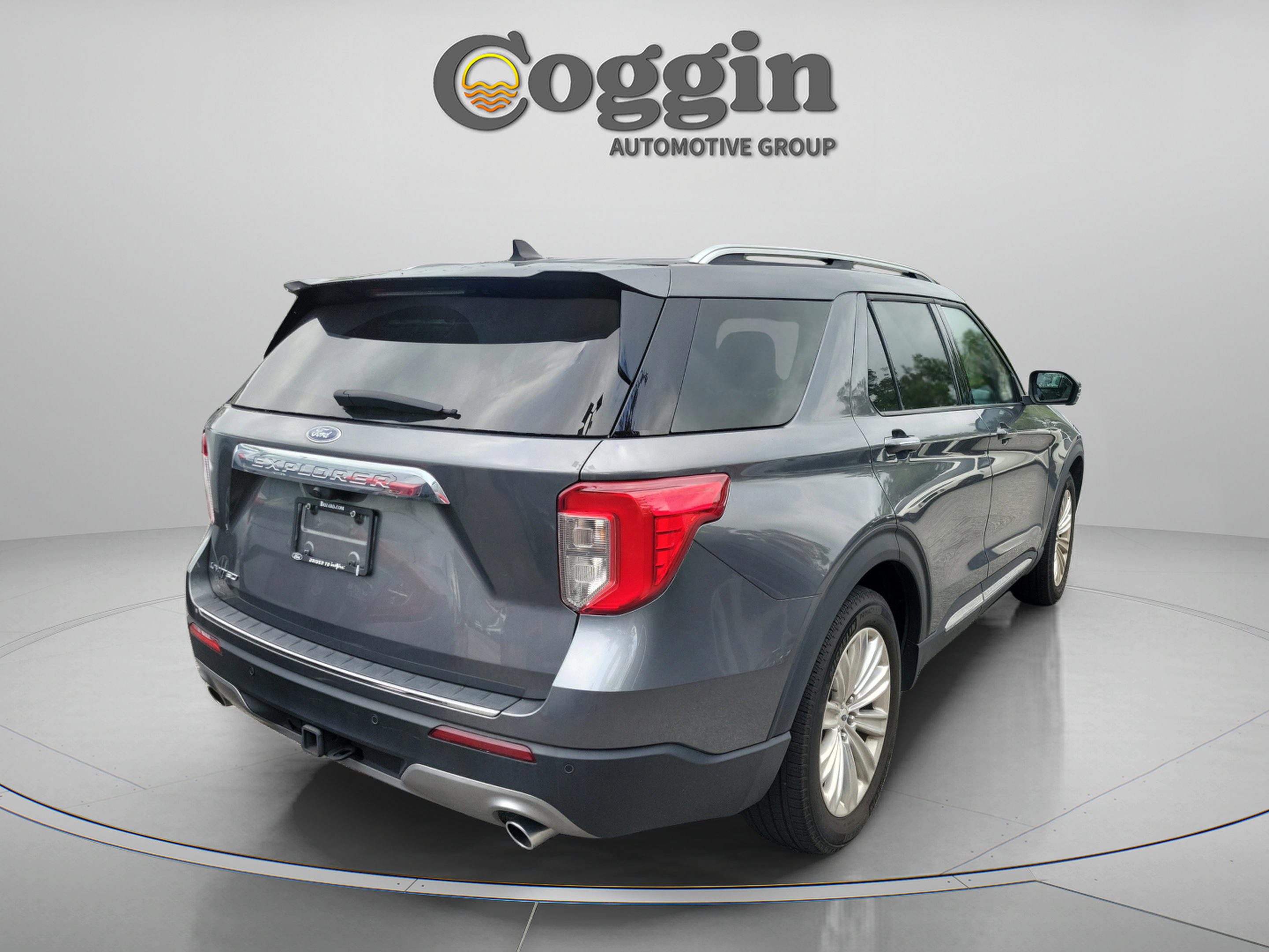 Used 2024 Ford Explorer Limited w/ Limited Technology Package RWD image 5