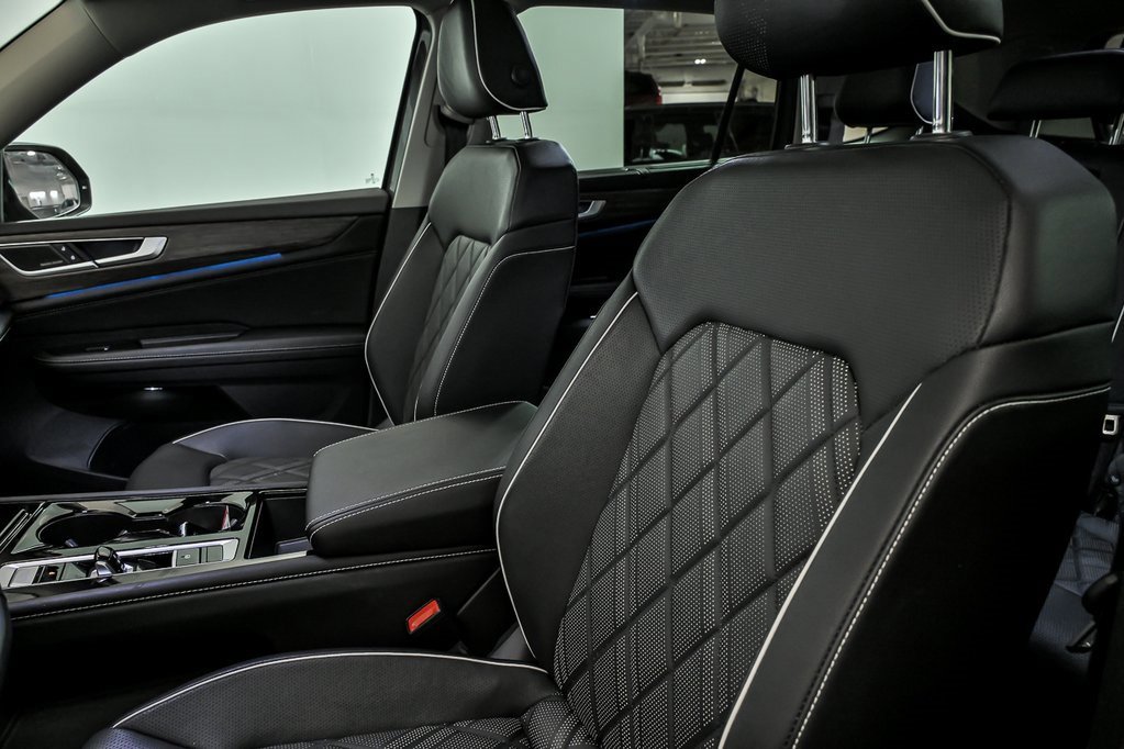 Certified 2025 Volkswagen Atlas SEL Premium R-Line image 9