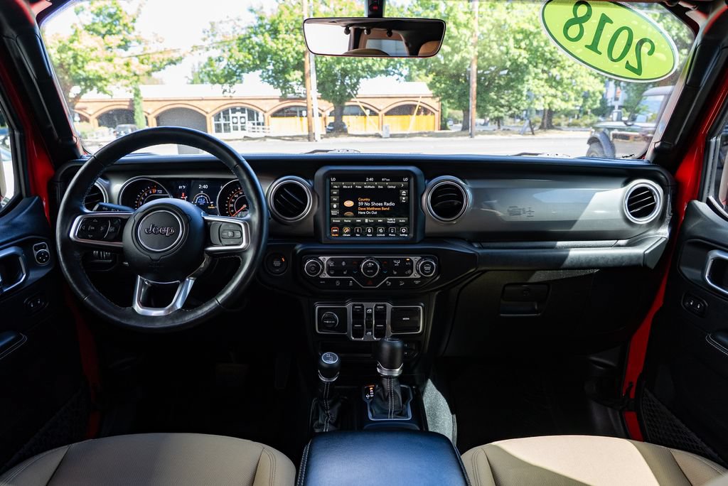 Used 2018 Jeep Wrangler Unlimited Sahara AWD/4WD image 11