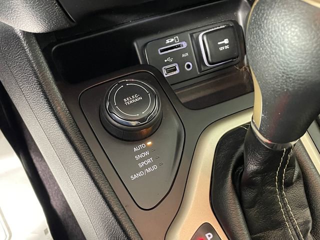 Used 2017 Jeep Cherokee Latitude w/ Comfort/Convenience Group image 10