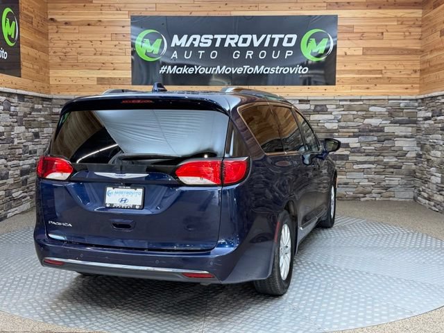 Used 2018 Chrysler Pacifica Touring-L FWD image 11