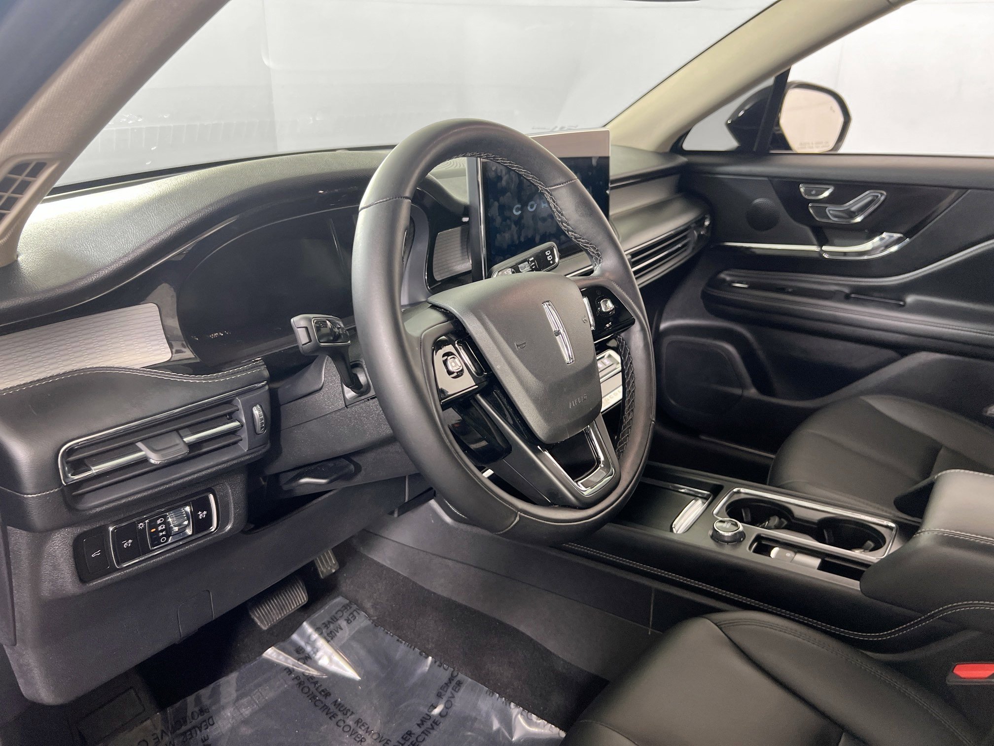 Used 2025 Lincoln Corsair AWD w/ Rear Removable Package Tray image 9