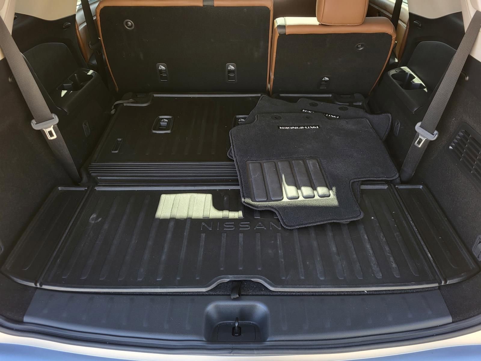 Used 2024 Nissan Pathfinder Platinum w/ Cargo Package image 17