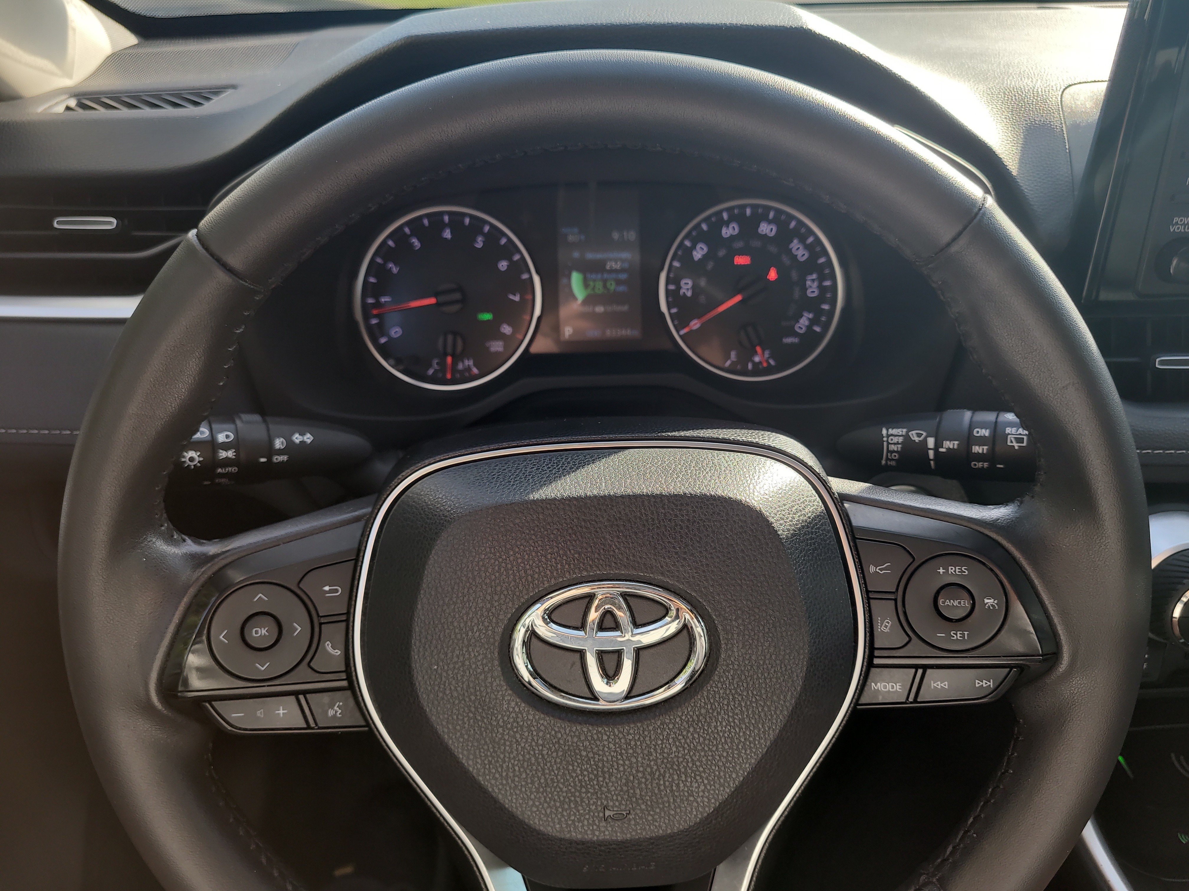 Used 2021 Toyota RAV4 XLE Premium FWD image 31