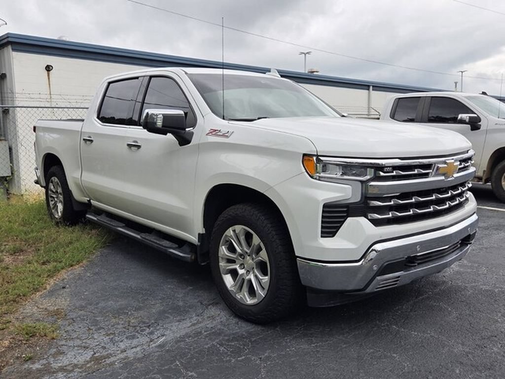 Used 2023 Chevrolet Silverado 1500 LTZ w/ LTZ Convenience Package II AWD/4WD image 3