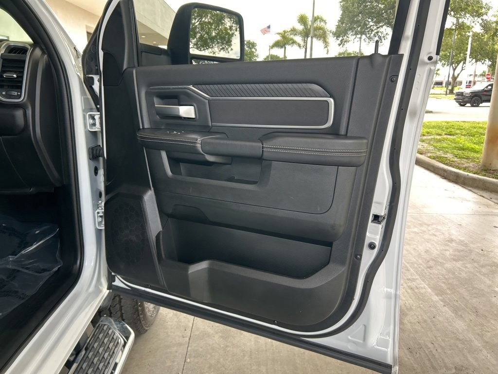Used 2025 RAM 2500 Big Horn AWD/4WD image 33