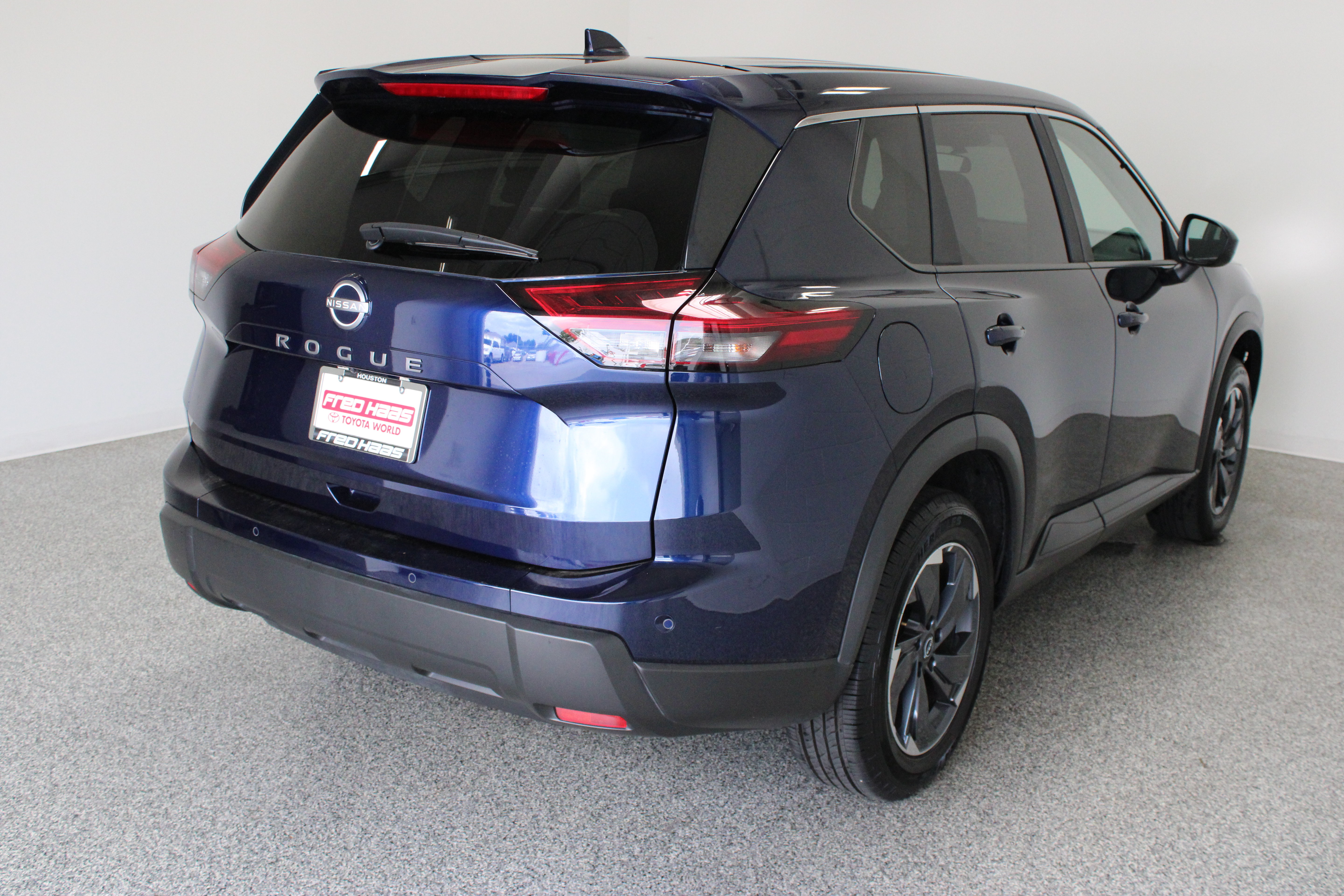 Used 2025 Nissan Rogue SV FWD image 7