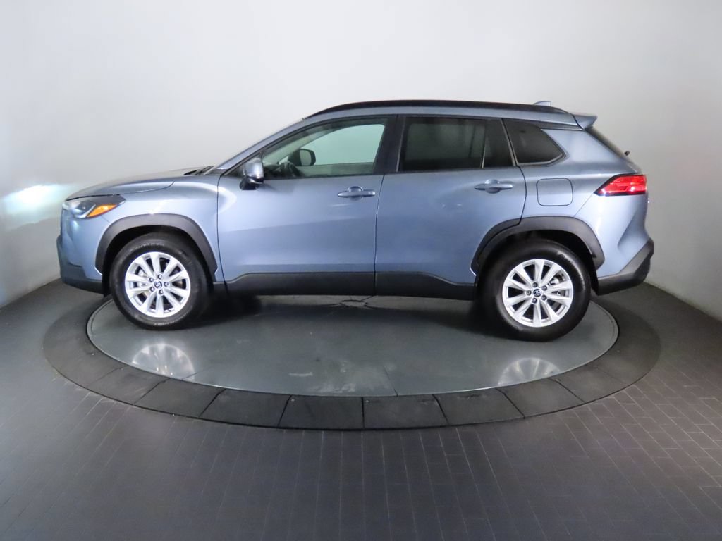 Used 2022 Toyota Corolla Cross LE AWD/4WD image 2