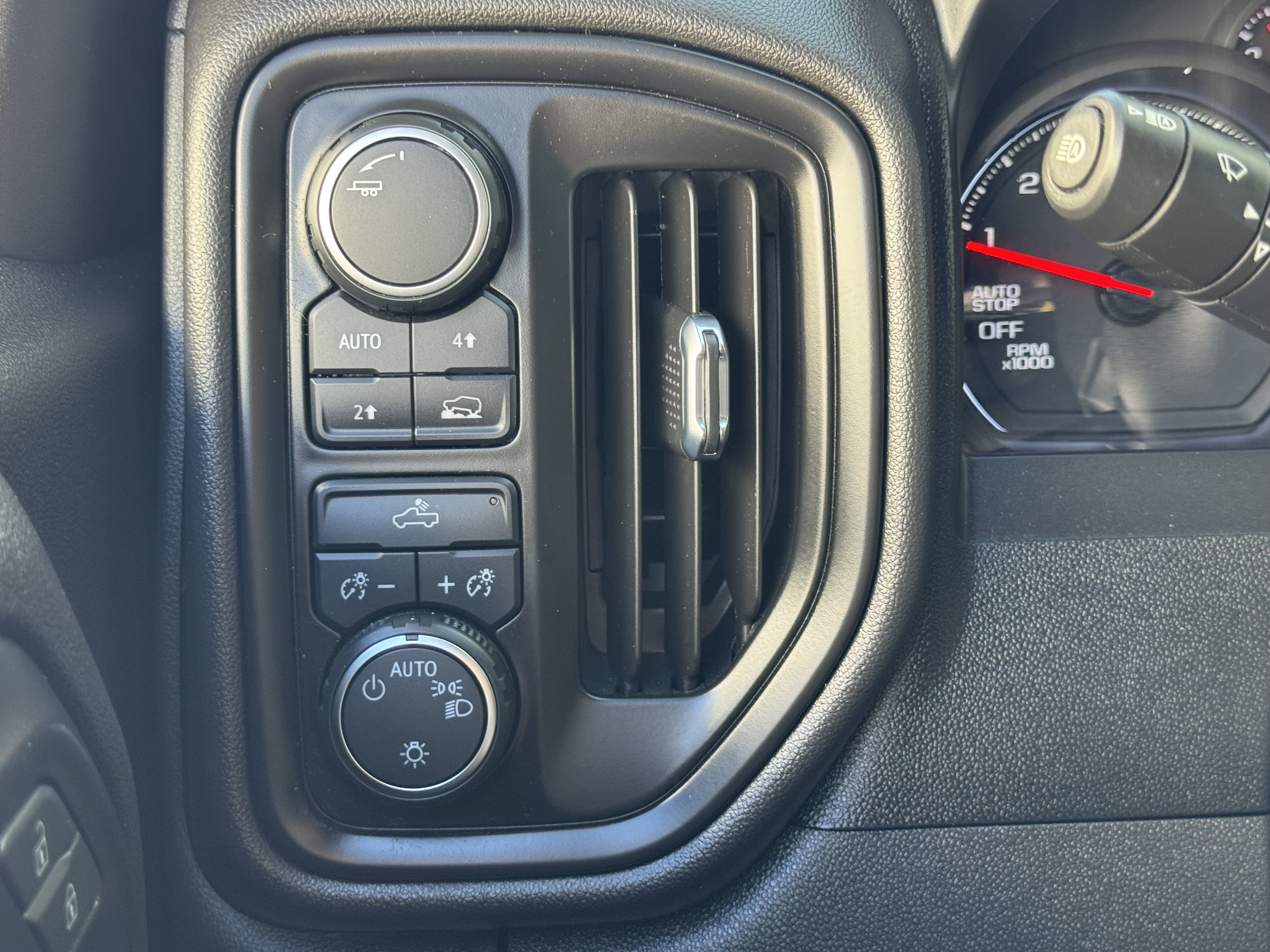 Certified 2022 Chevrolet Silverado 1500 Custom AWD/4WD image 31