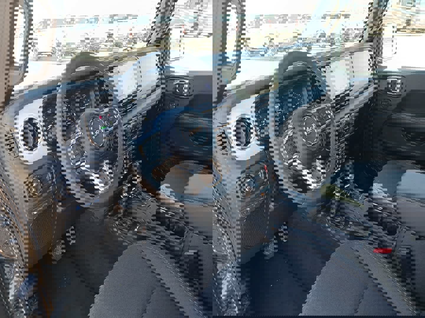 Used 2025 Jeep Wrangler Sahara image 25