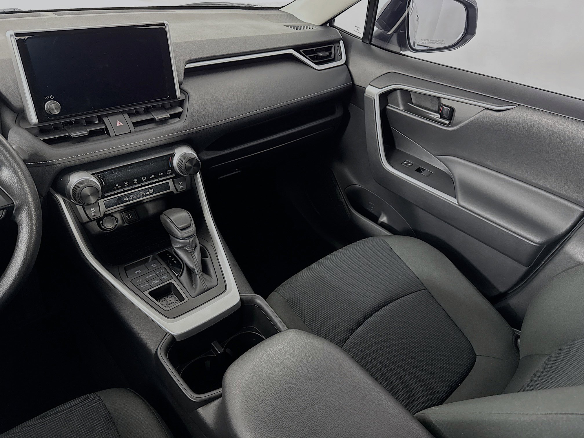 Used 2024 Toyota RAV4 LE image 21