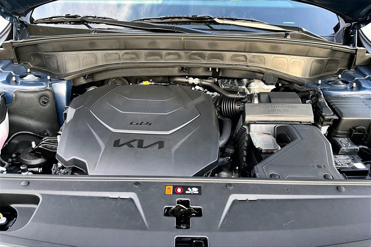 Used 2025 Kia Telluride EX w/ EX Captain's Chair Package image 37