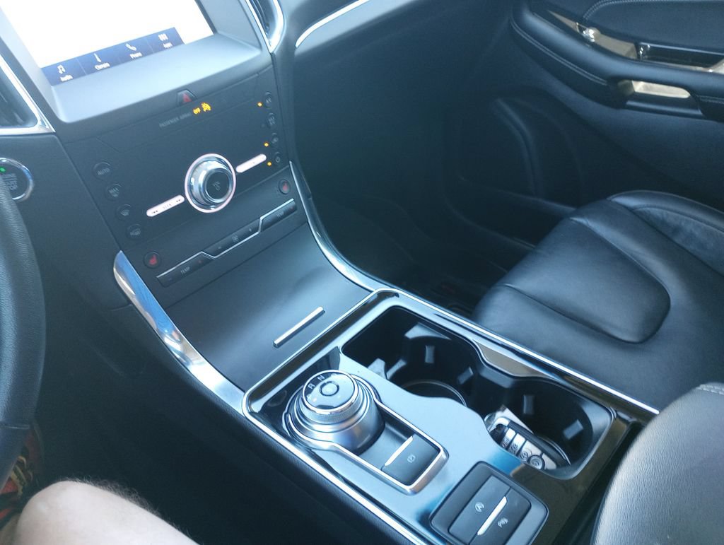 Used 2020 Ford Edge Titanium FWD image 29