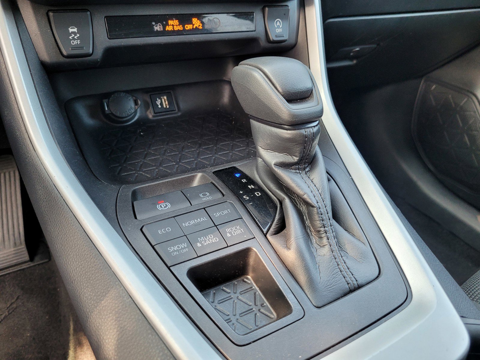 Used 2024 Toyota RAV4 LE image 20