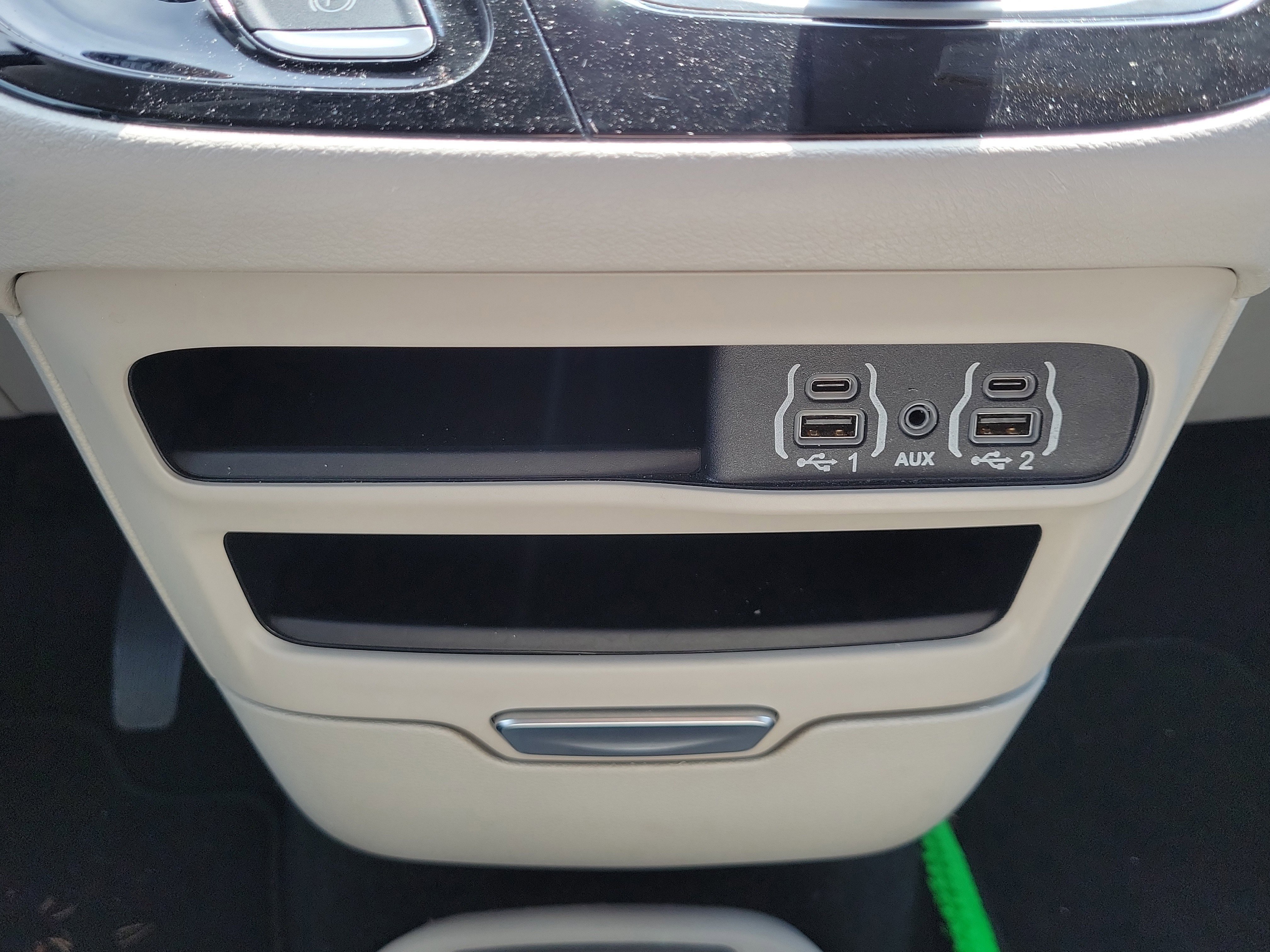 Used 2023 Chrysler Pacifica Touring-L image 28