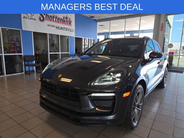Used 2025 Porsche Macan AWD/4WD image 1