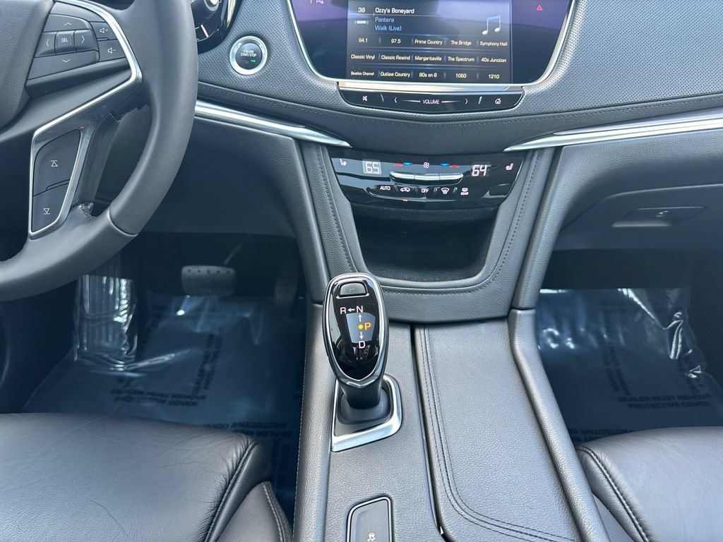 Used 2018 Cadillac XT5 Luxury w/ Driver Awareness Package FWD image 11