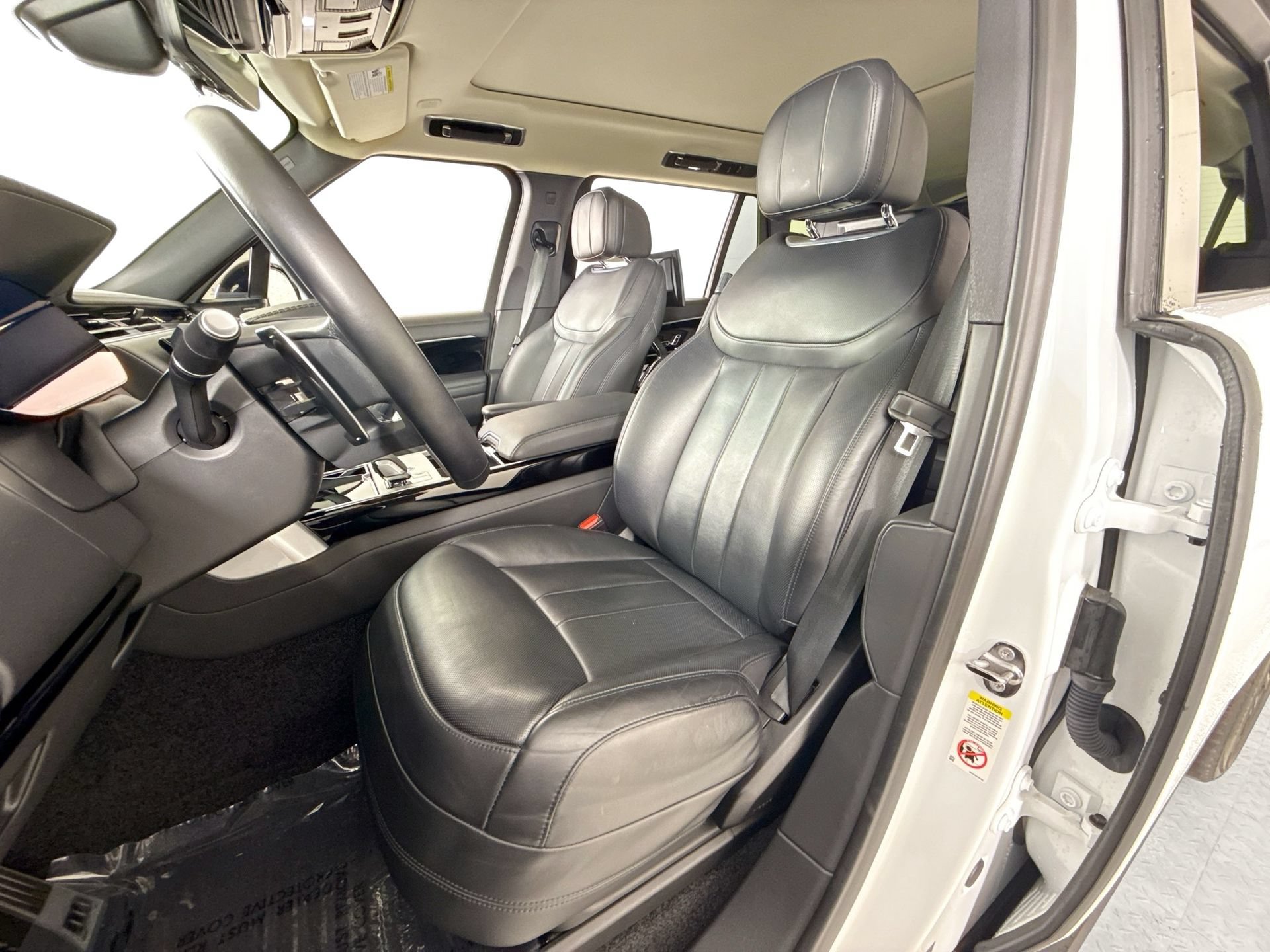 Used 2024 Land Rover Range Rover Long Wheelbase SE AWD/4WD image 9