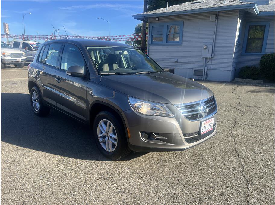 Used 2011 Volkswagen Tiguan S FWD image 3