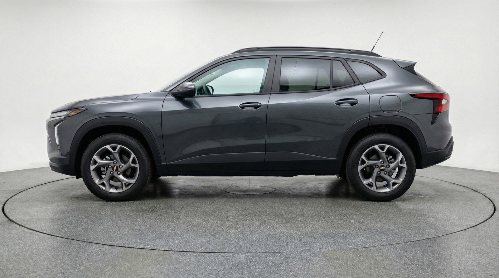 Used 2025 Chevrolet Trax LT image 5