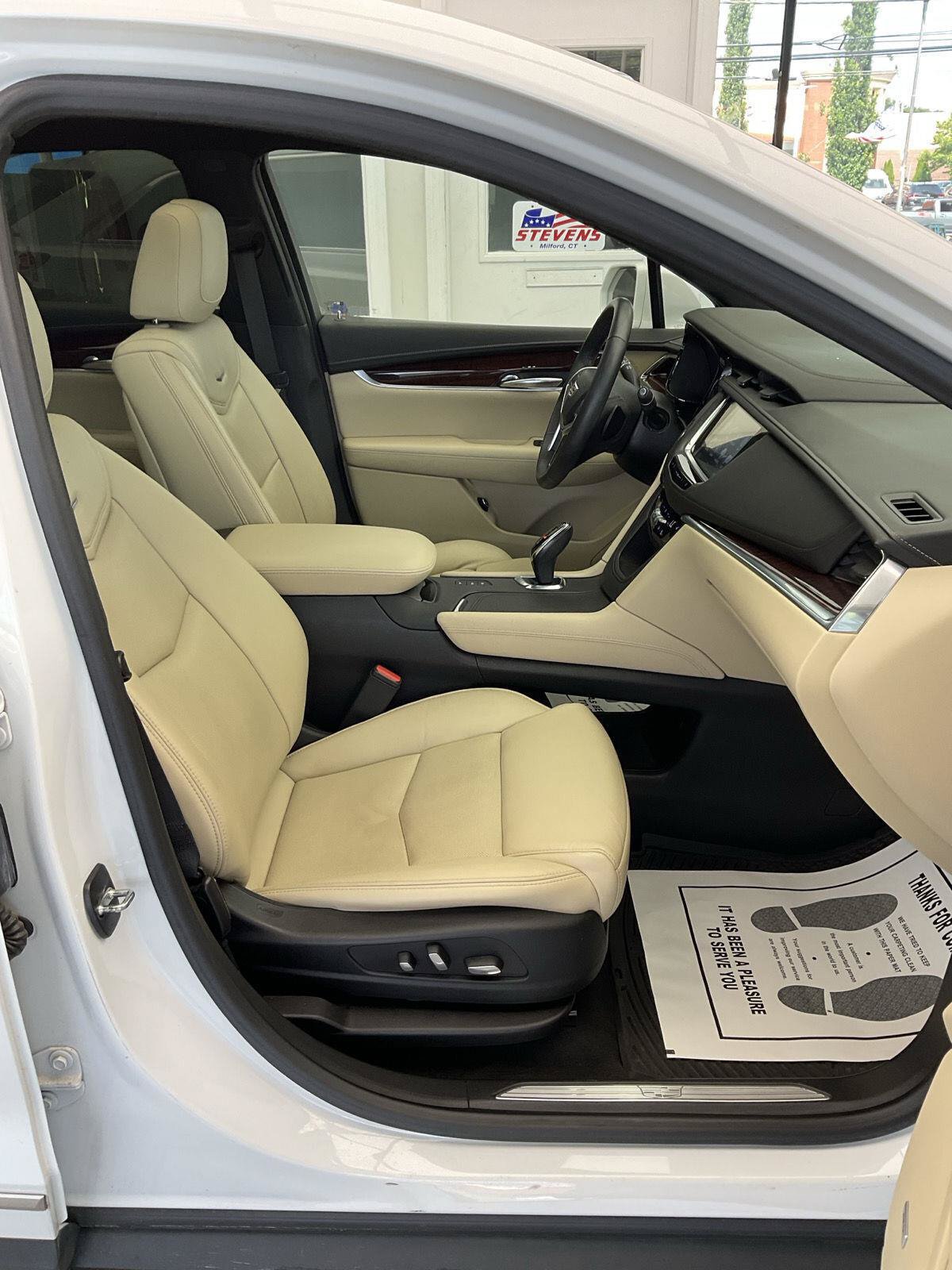 Used 2017 Cadillac XT5 Luxury w/ Driver Awareness Package AWD/4WD image 12
