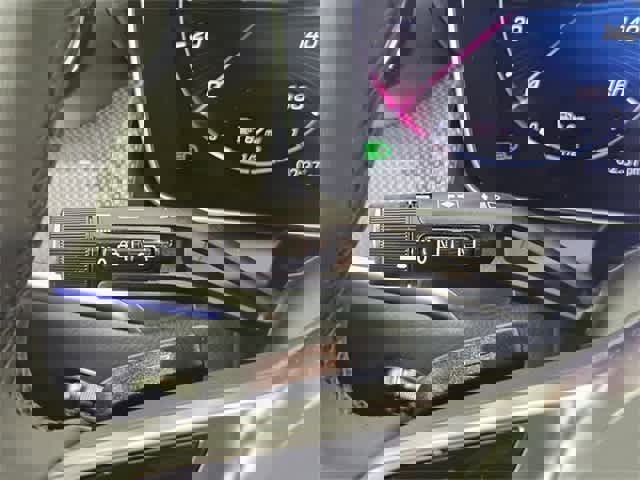 Used 2025 Mercedes-Benz GLC 300 4MATIC image 83