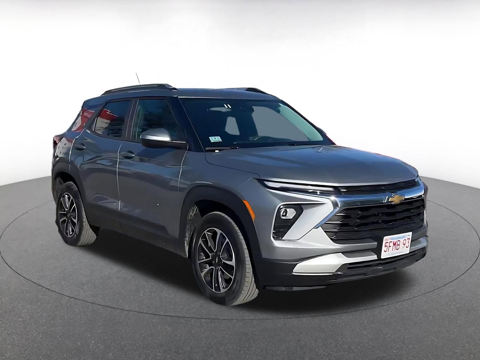 Used 2025 Chevrolet TrailBlazer LT image 3