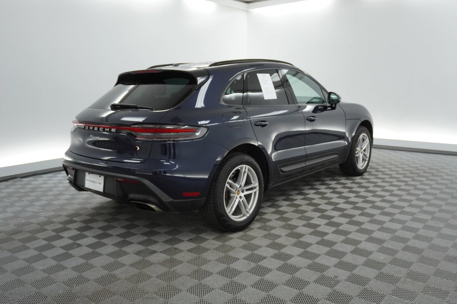 Certified 2023 Porsche Macan Turbo image 5