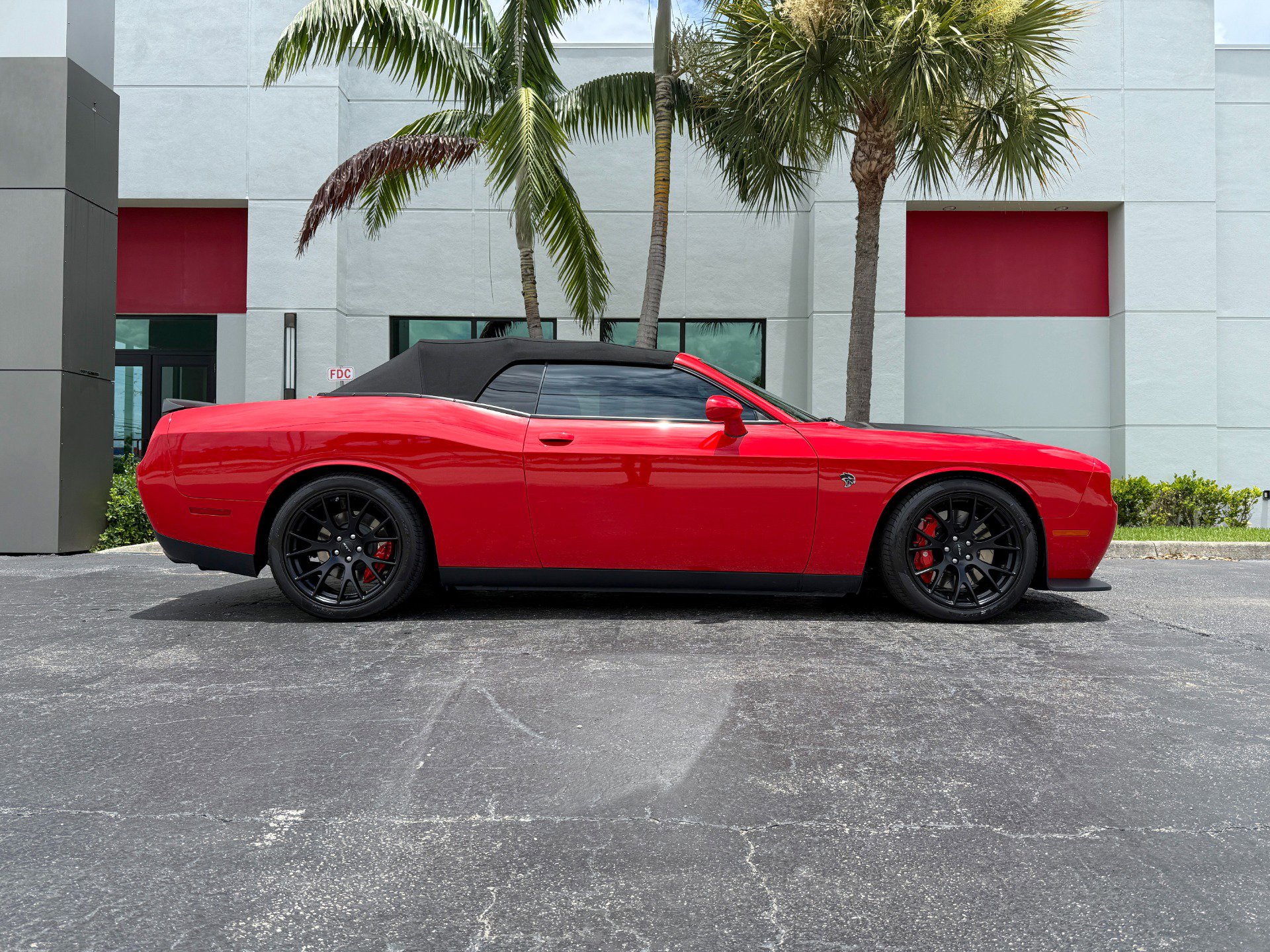 Used 2015 Dodge Challenger SRT Hellcat image 30