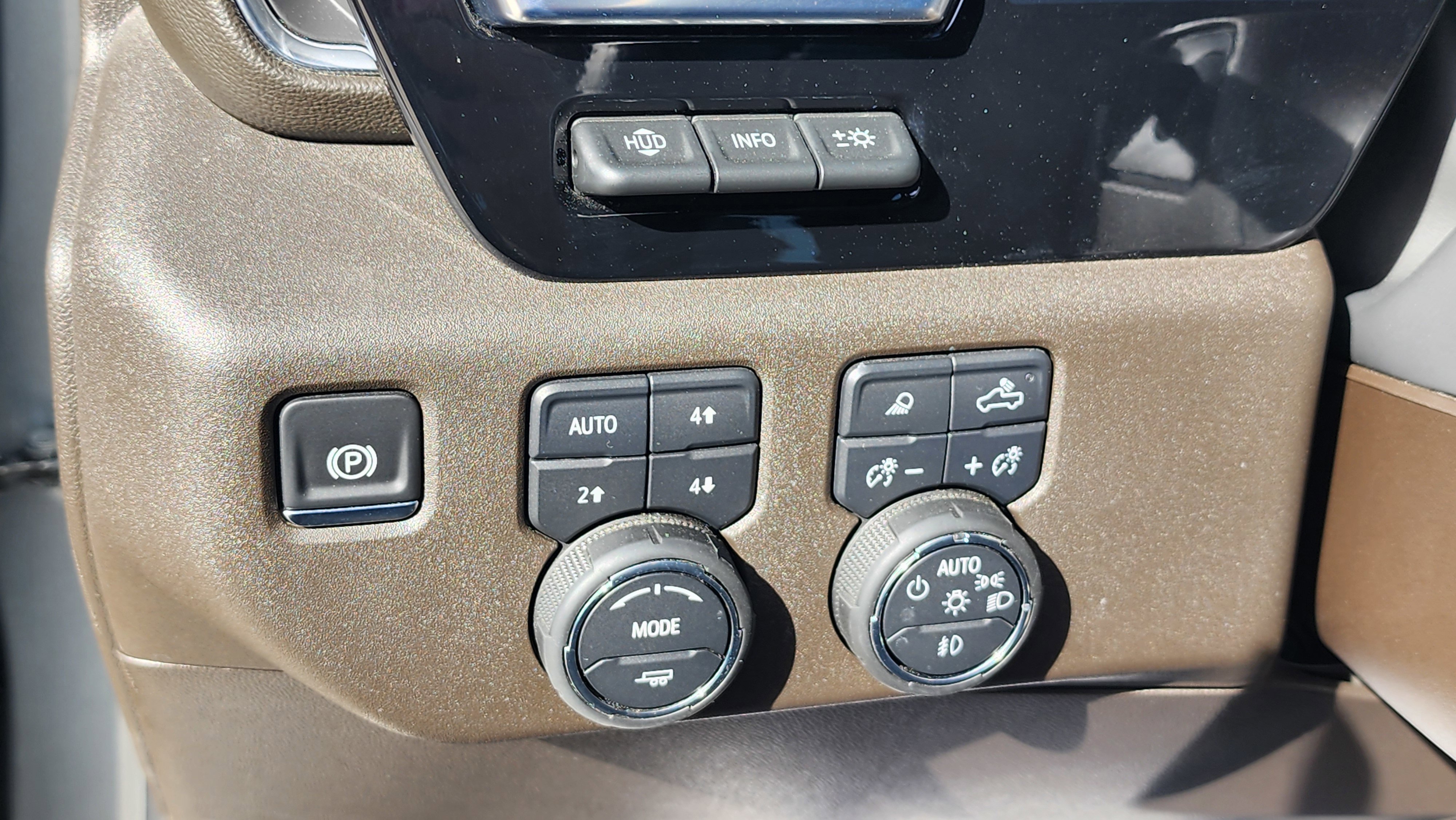 Used 2025 Chevrolet Silverado 1500 LTZ w/ LTZ Premium Package image 15