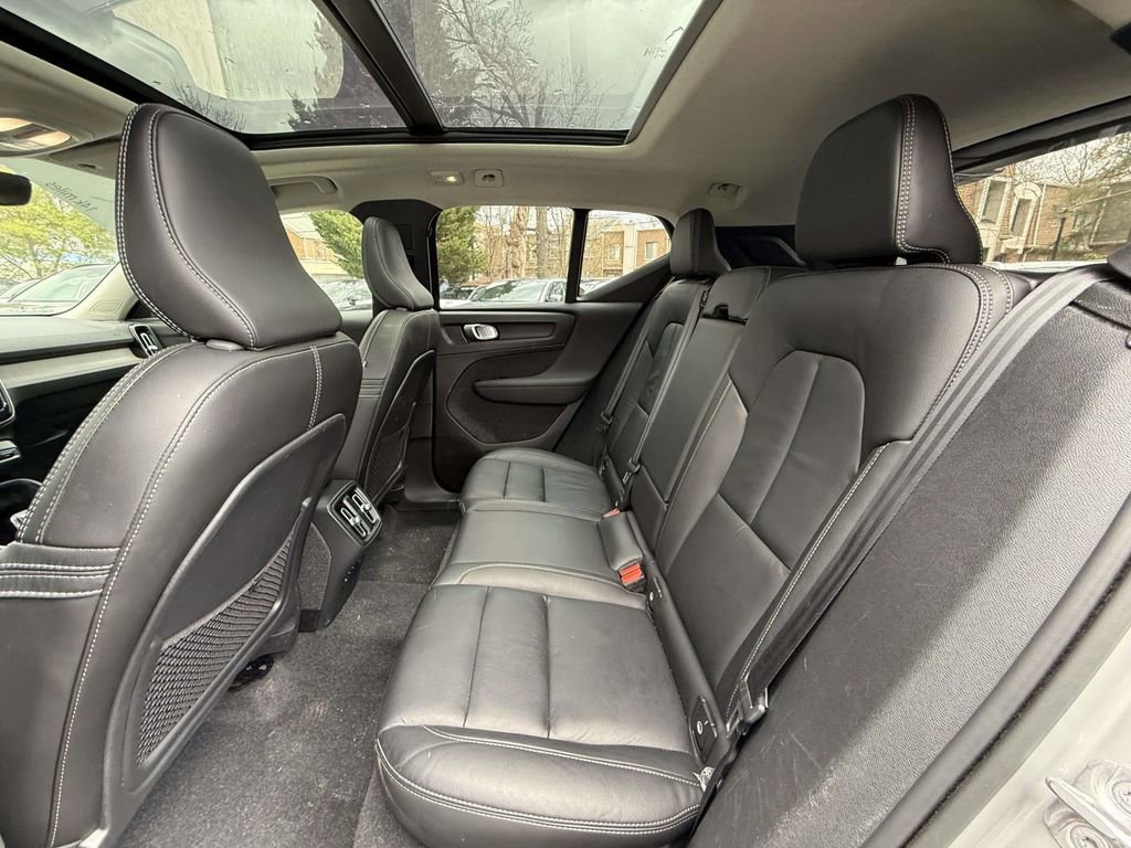 Used 2023 Volvo XC40 B5 Plus w/ Driver Assist Package AWD/4WD image 19
