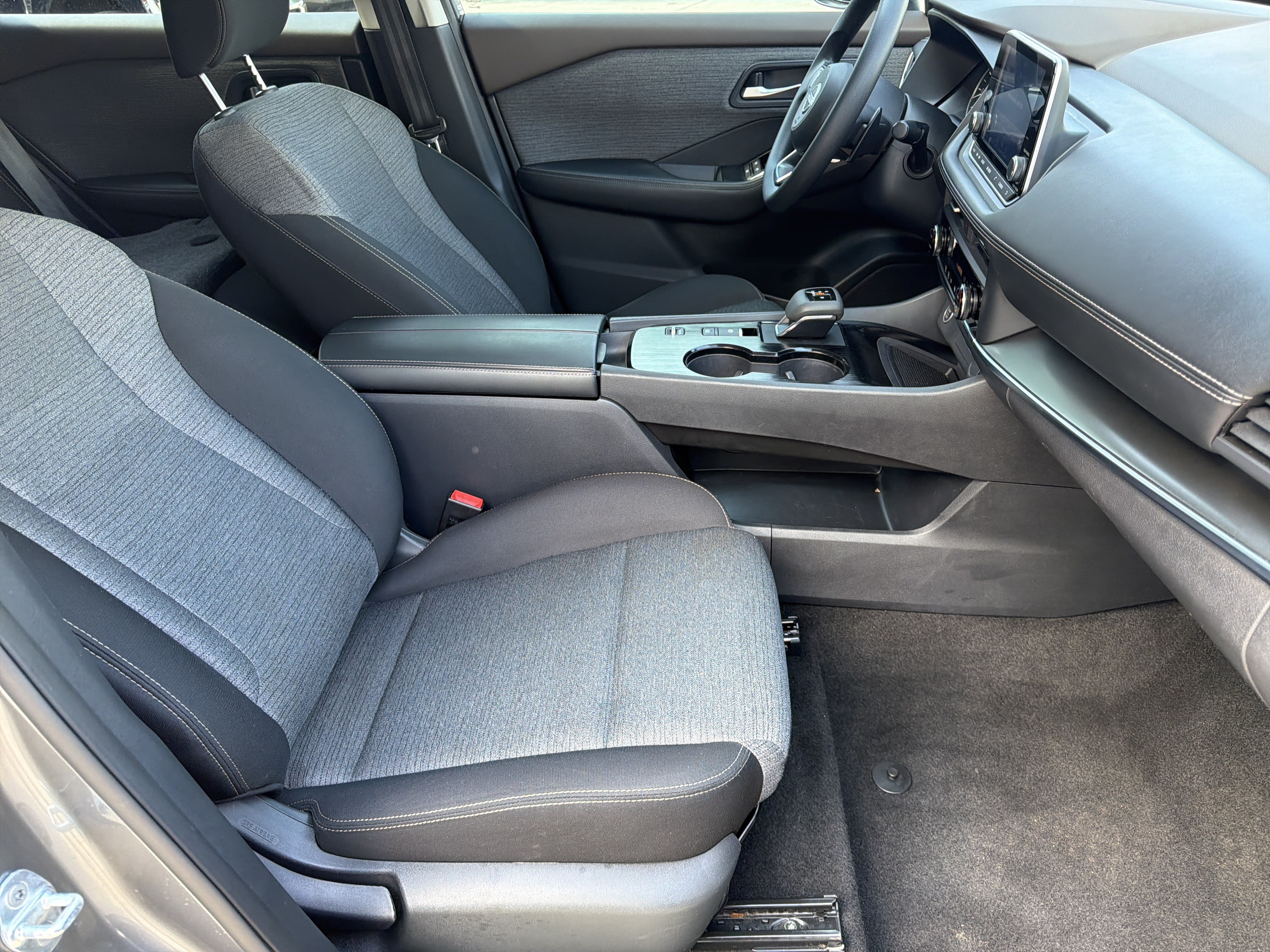 Used 2023 Nissan Rogue SV FWD image 13