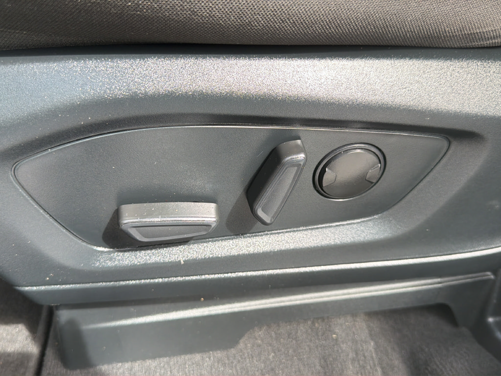 Used 2023 Ford Explorer XLT RWD image 21