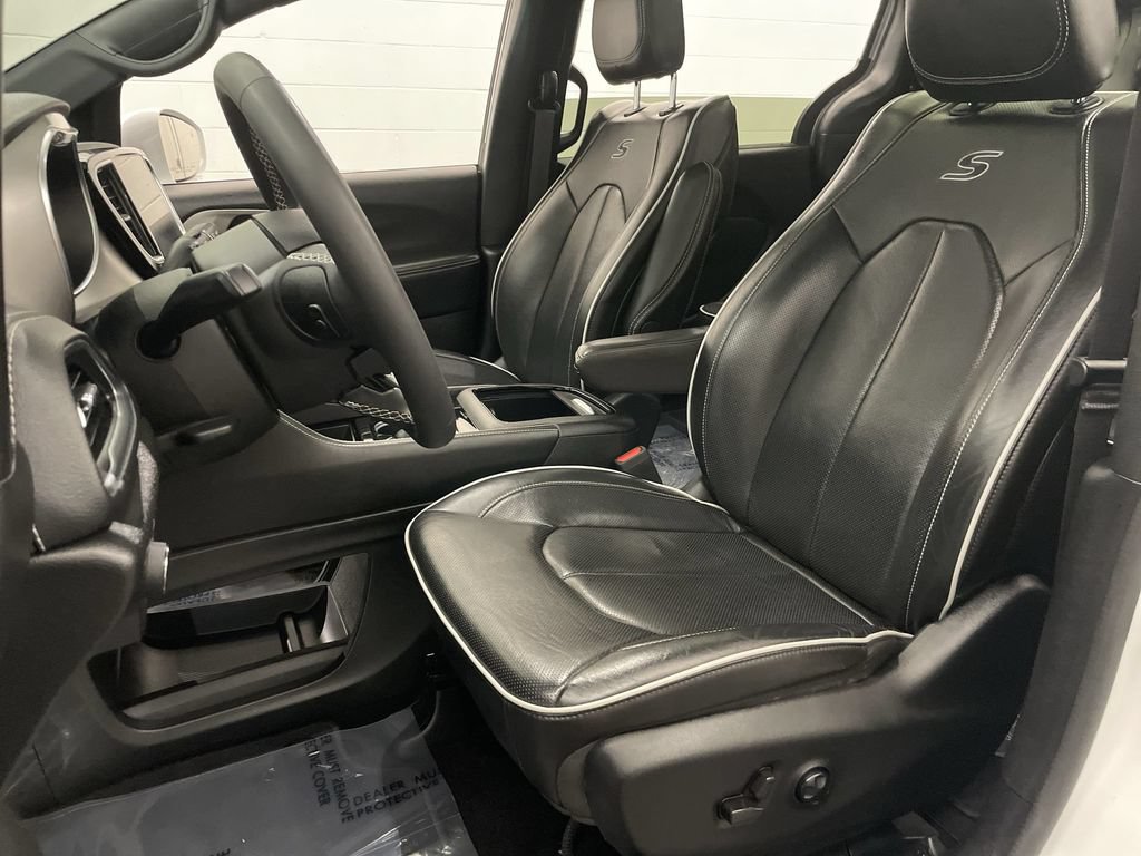 Used 2022 Chrysler Pacifica Limited w/ S Appearance Package AWD/4WD image 14