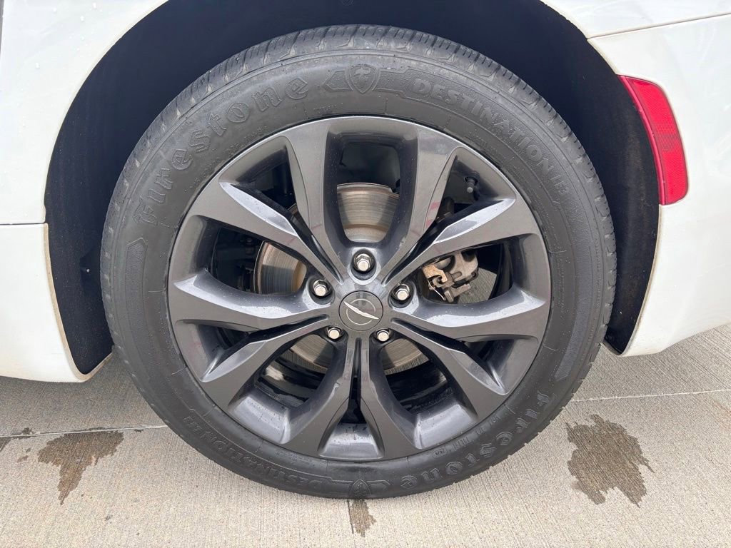 Used 2019 Chrysler Pacifica Touring Plus w/ S Appearance Package FWD image 9