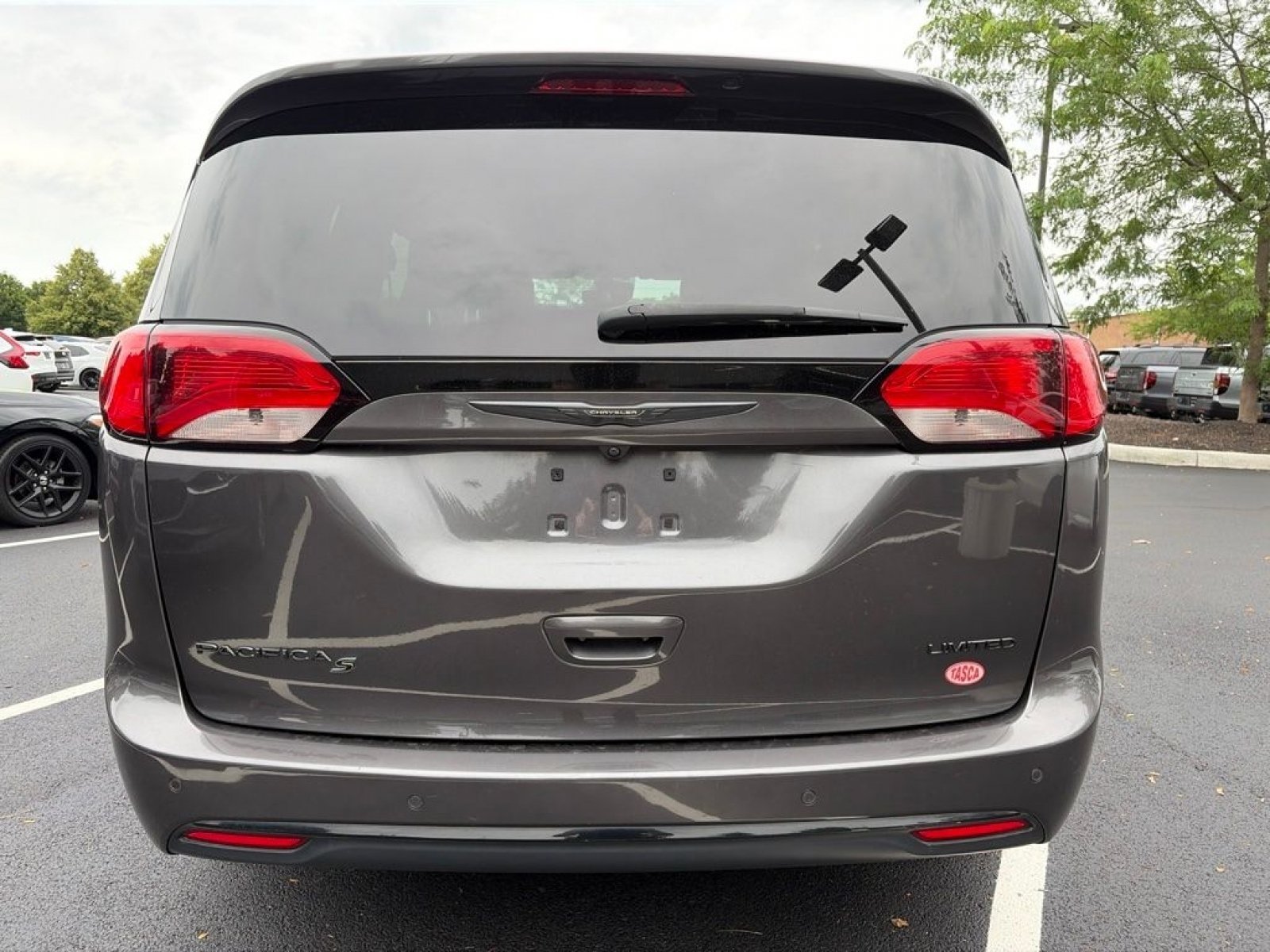 Used 2020 Chrysler Pacifica Limited w/ Advanced Safetytec Group FWD image 6