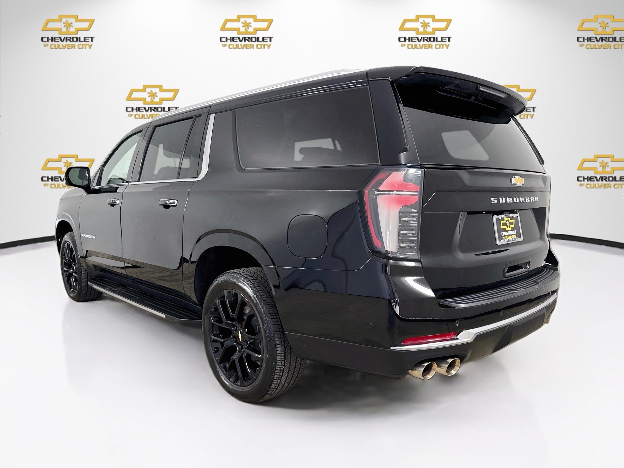Used 2025 Chevrolet Suburban Premier AWD/4WD image 6