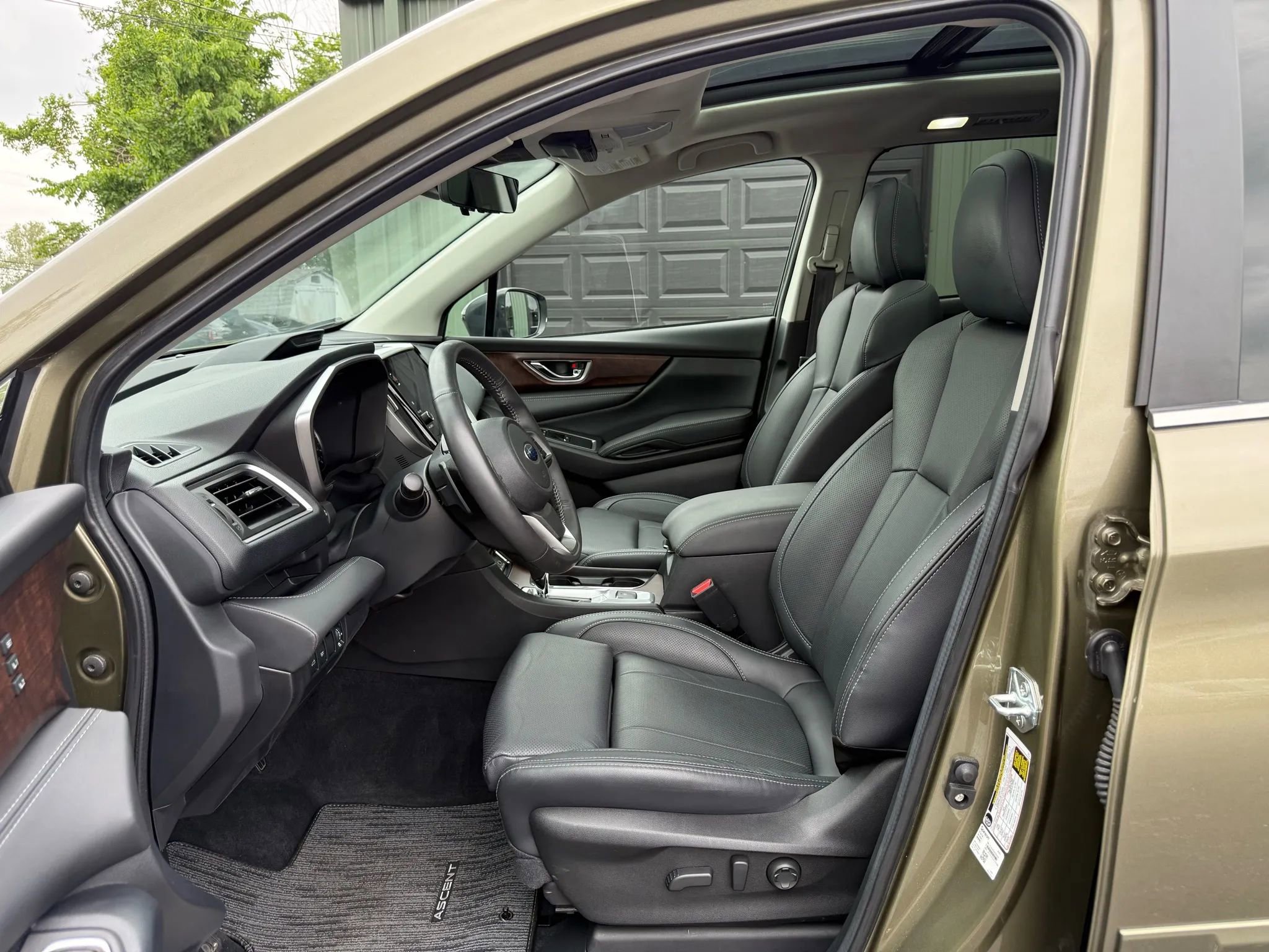 Used 2024 Subaru Ascent Touring image 2