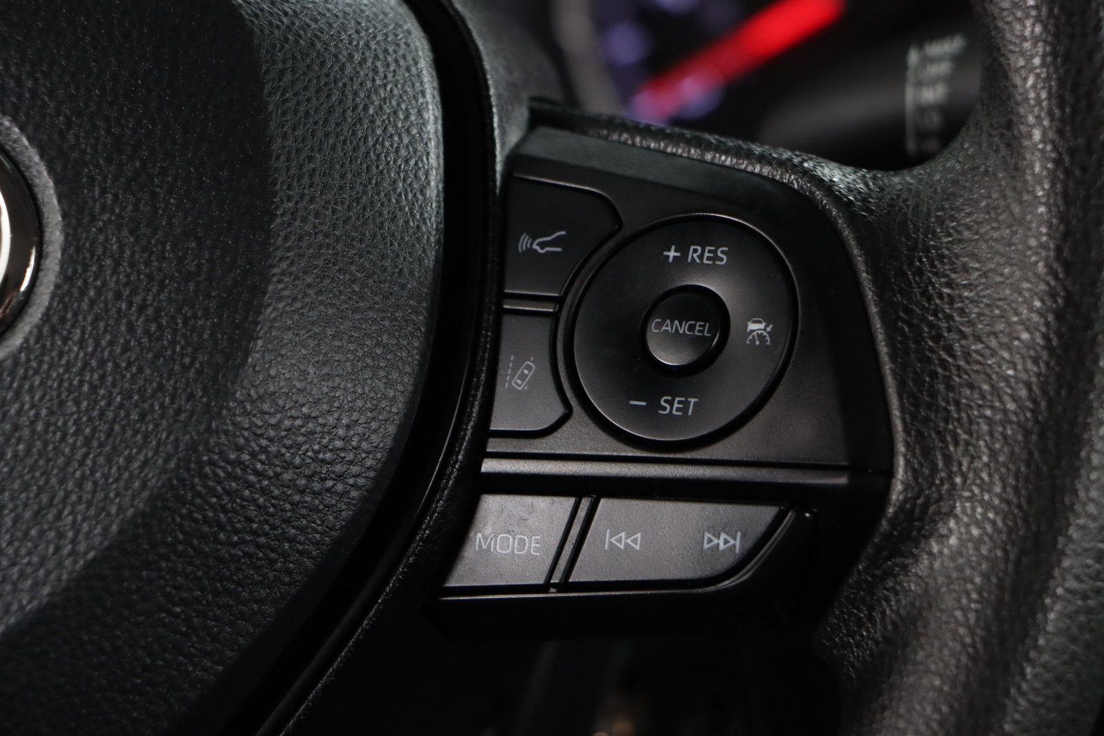 Used 2022 Toyota RAV4 LE image 14