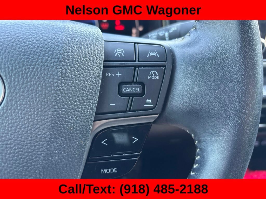 Used 2025 Toyota Camry SE w/ Convenience Package FWD image 13