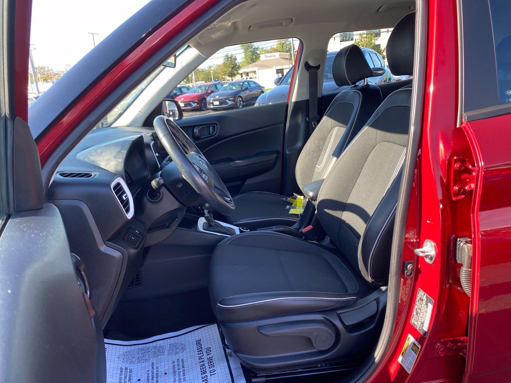 Certified 2024 Hyundai Venue Limited FWD image 13