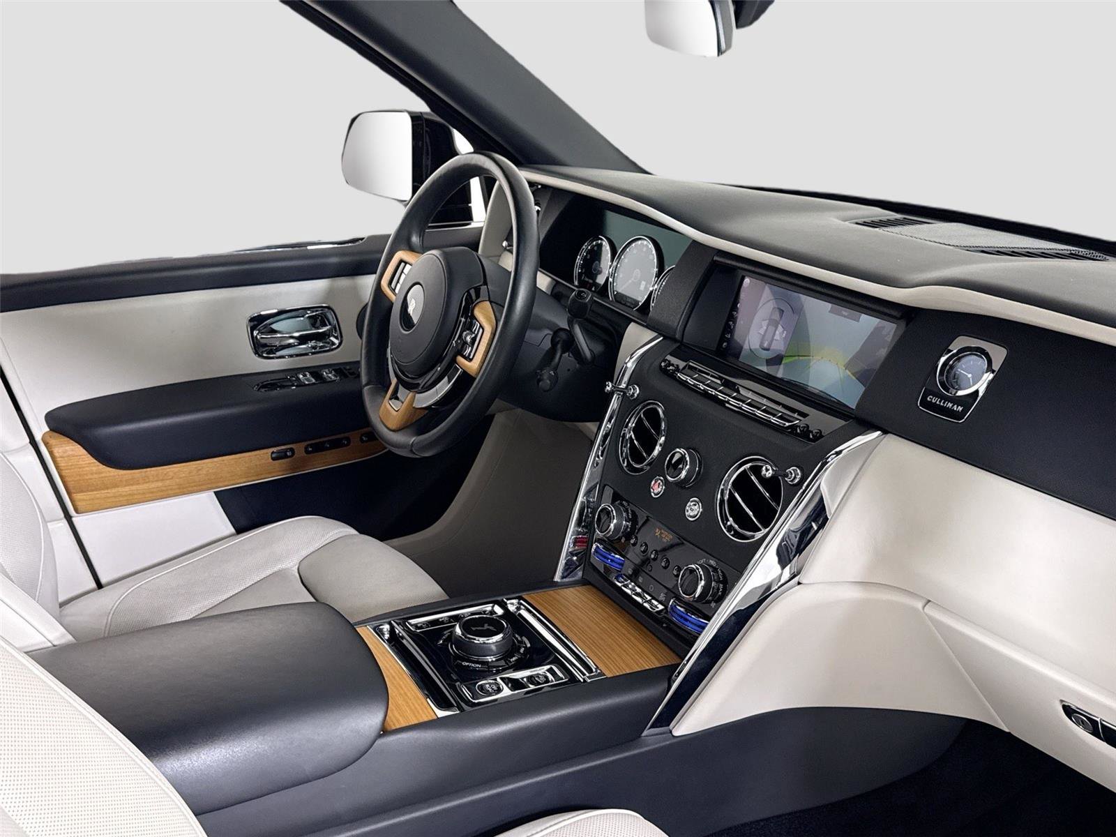 Used 2019 Rolls-Royce Cullinan image 36