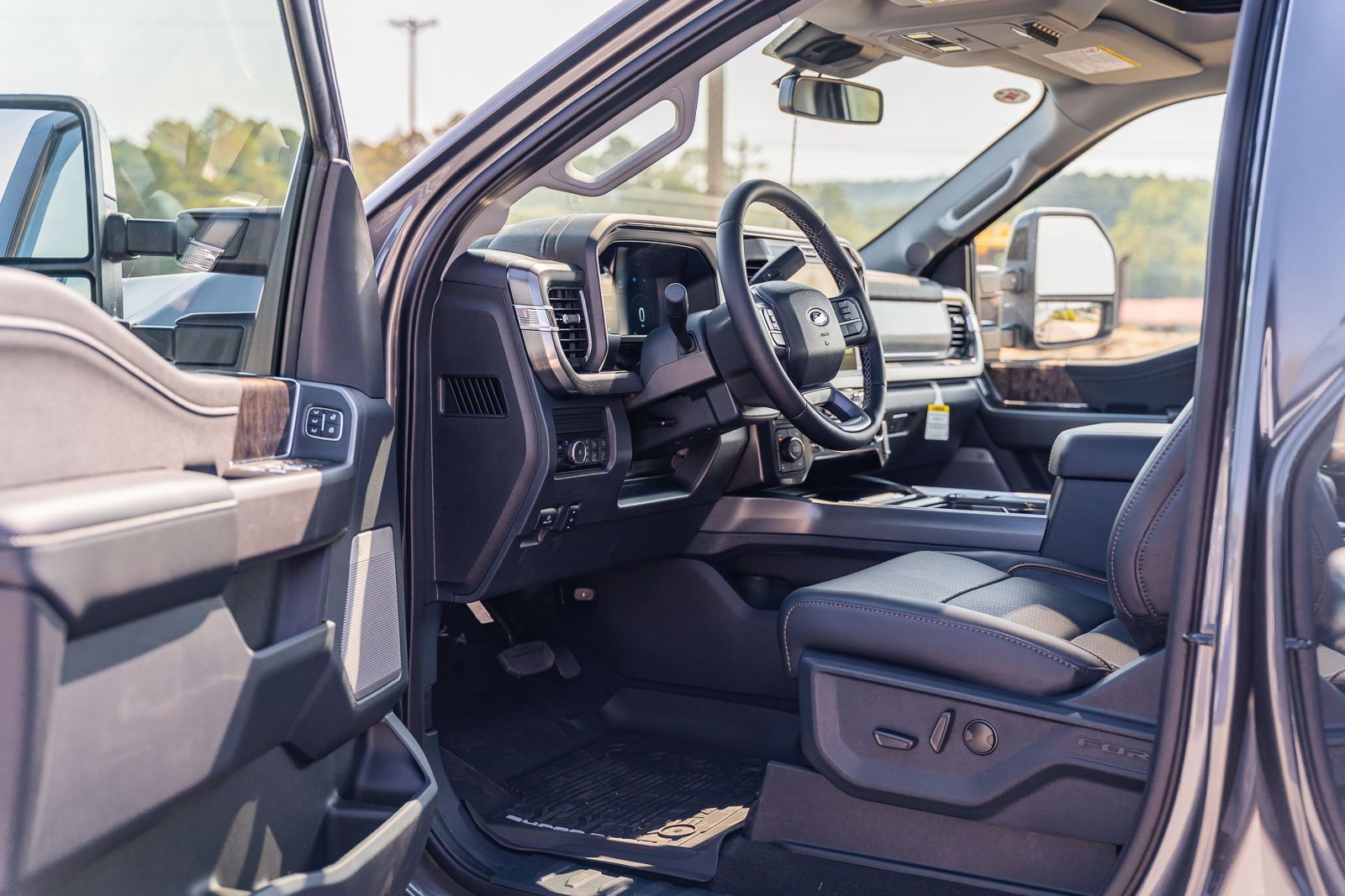 New 2025 Ford F250 Lariat w/ Black Appearance Package image 23