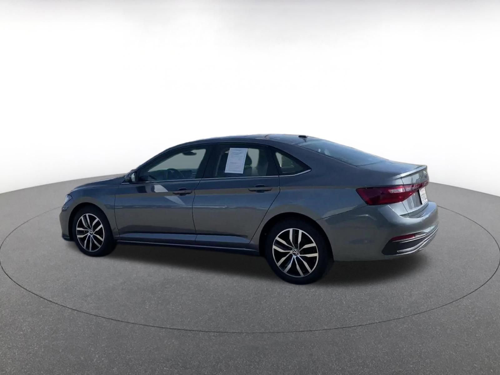 Used 2025 Volkswagen Jetta SE image 10