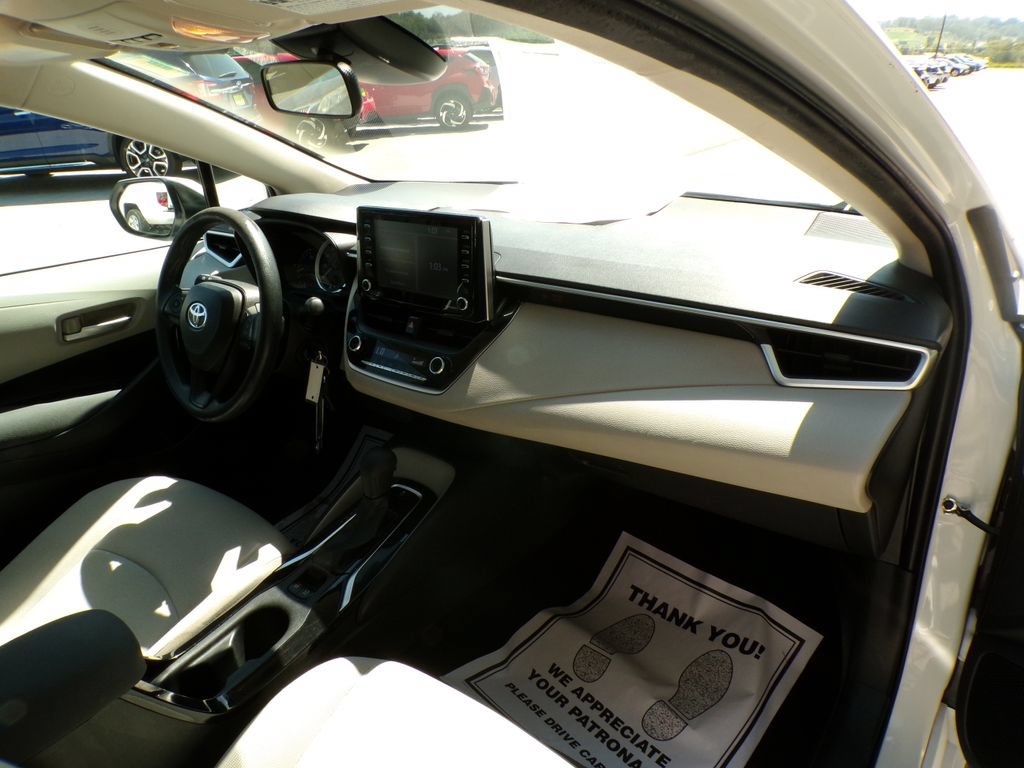 Used 2021 Toyota Corolla LE FWD image 14