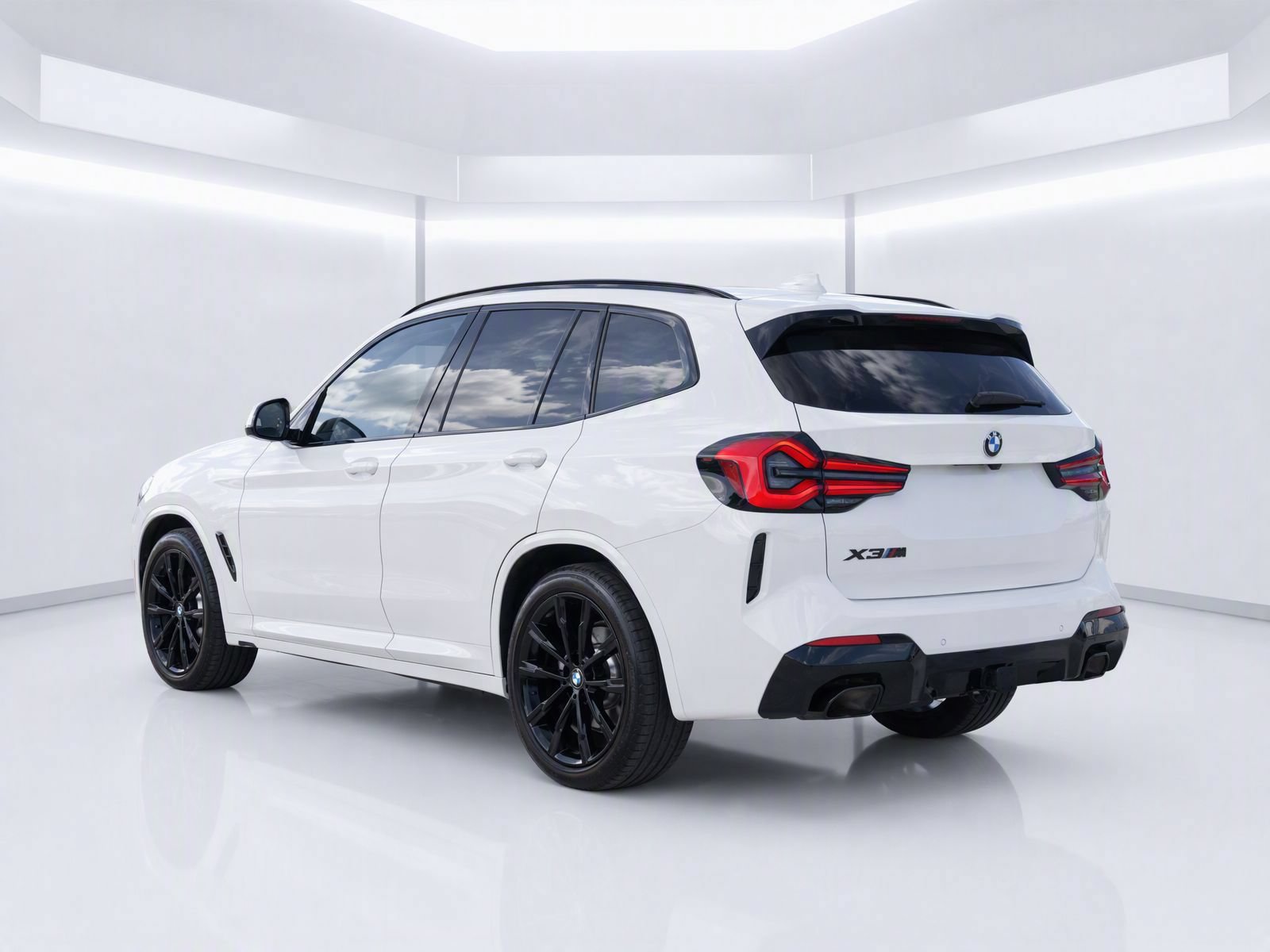 Used 2023 BMW X3 sDrive30i w/ M Sport Package RWD image 3