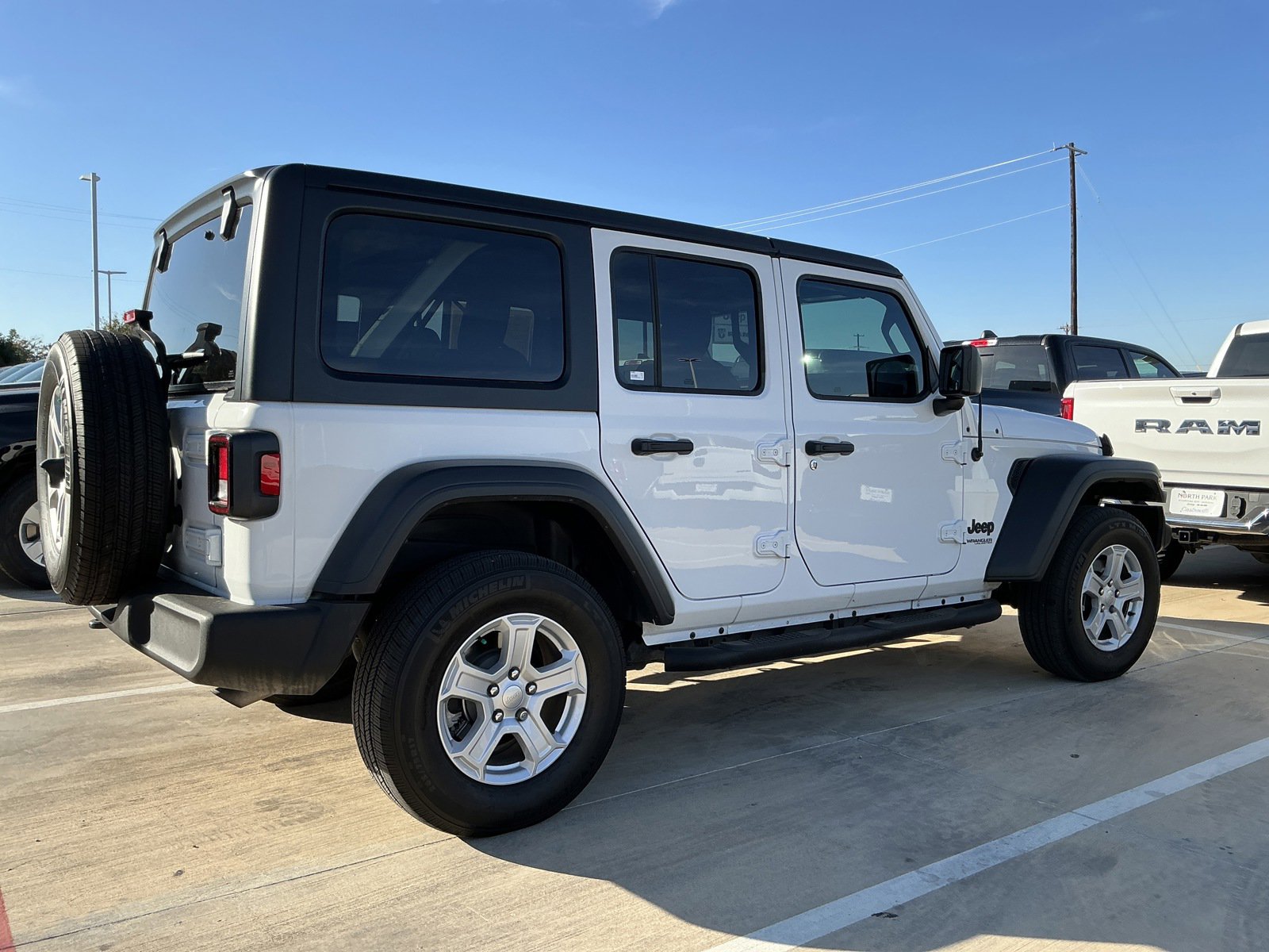 Used 2022 Jeep Wrangler Unlimited Sport image 3
