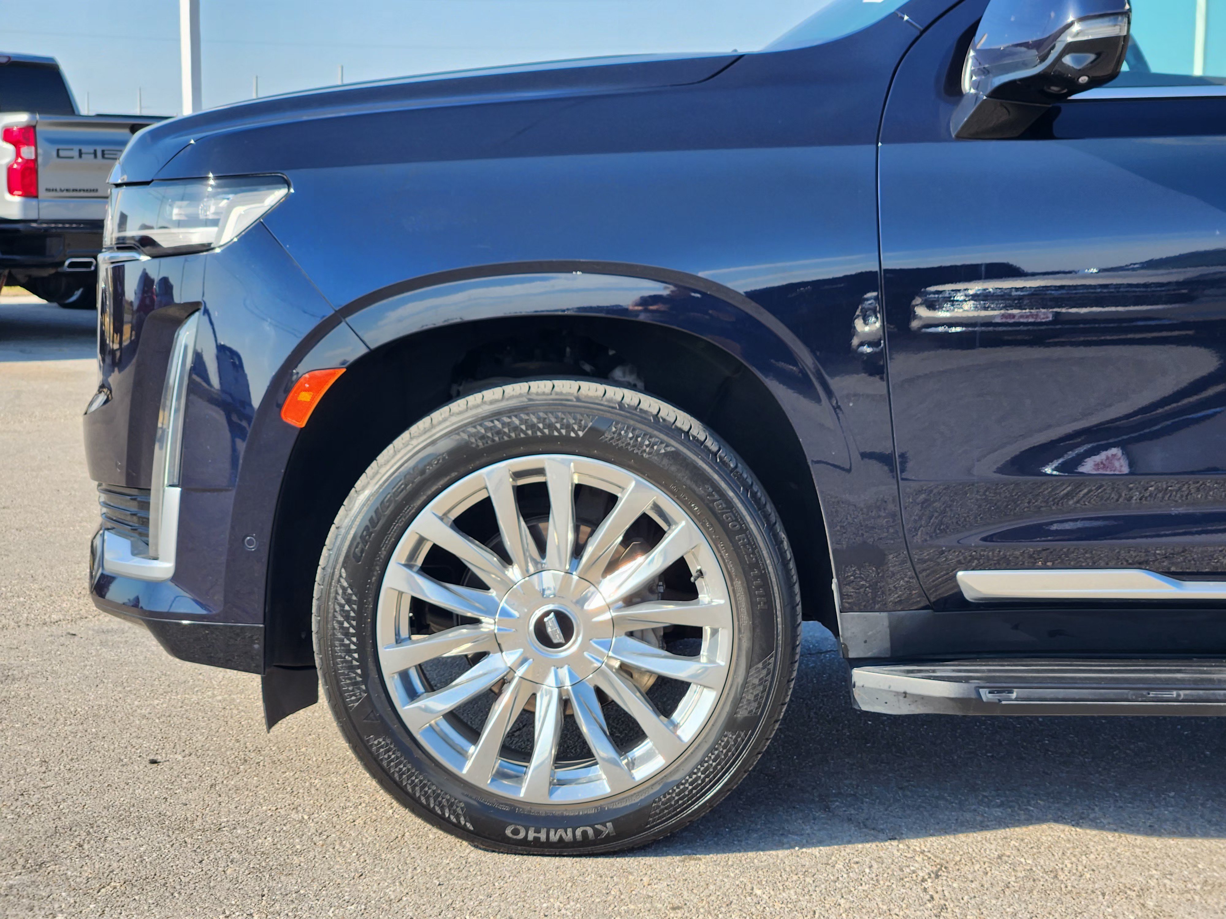 Used 2021 Cadillac Escalade Premium Luxury AWD/4WD image 9
